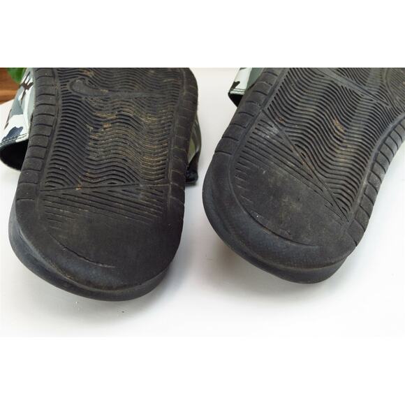 Nike Youth Boys Shoes Sz 7 M Green Synthetic Slide - Picture 6 of 7